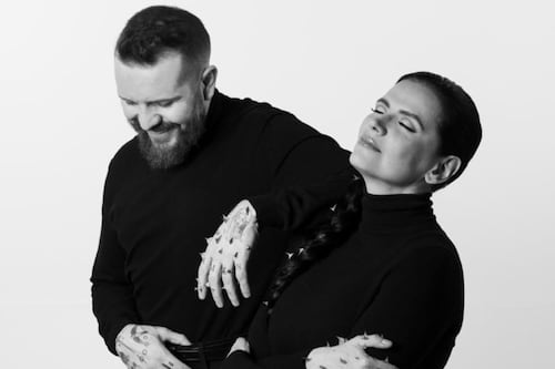 La trampa de la “media naranja”: ¿Por qué buscar a alguien que te complete es el camino al fracaso?