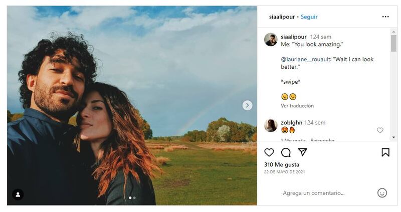 Sia Alipour junto a su pareja