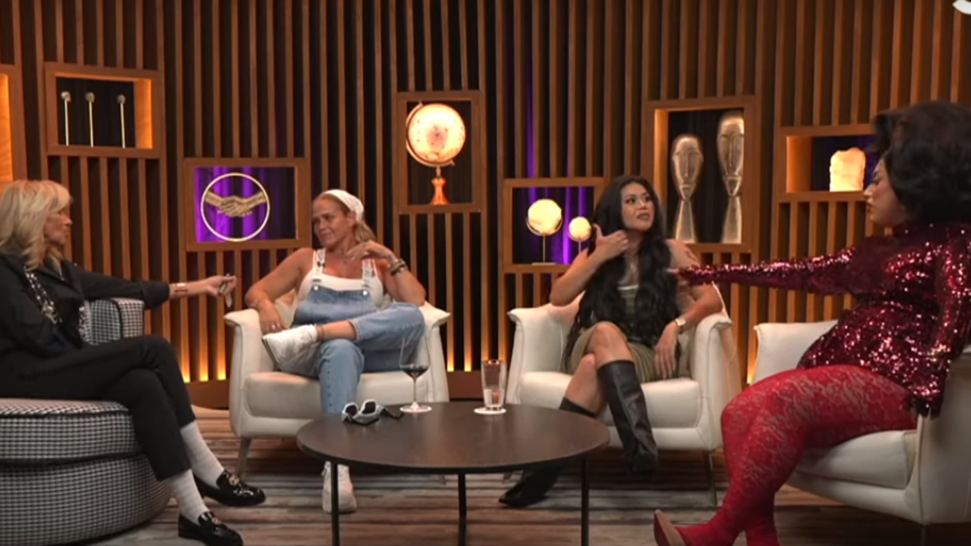 Niurka Marcos le confesó a Adela Michi que nunca ha usado fajas, ni corsé porque se desmaya.