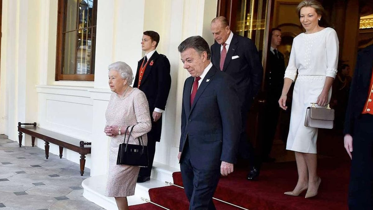 La familia Santos con la Reina Isabel II