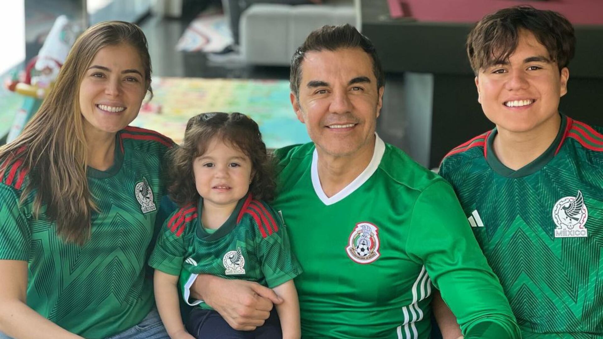 El conductor de 50 años se suma a los artistas que recibirán un nuevo miembro en la familia en el 2024.