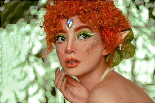 La tendencia ‘Fairycore’ llega para transformar tu look de Halloween con magia y delicados tonos pastel: así puedes aplicarla