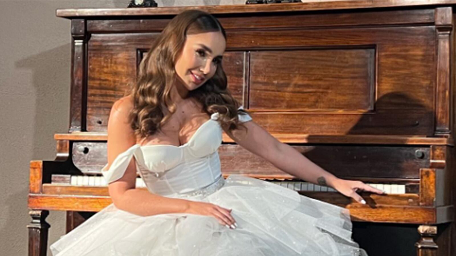 Paola Jara luce un atuendo muy costoso.