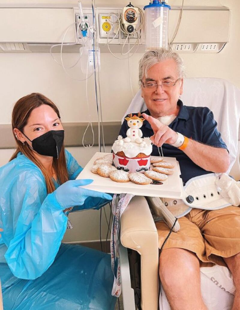 Kel Calderón pasó la Navidad acompañando a su padre en la clínica
