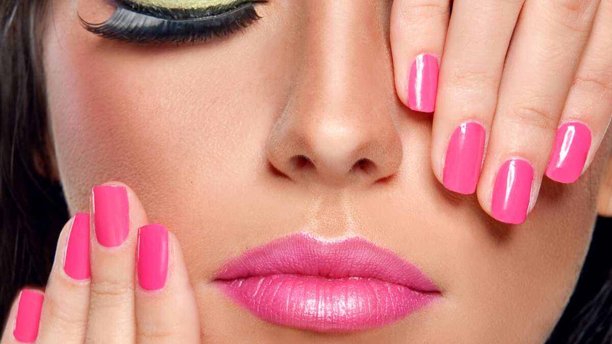 Estas son las uñas que le dan un giro completo al cásico francés.