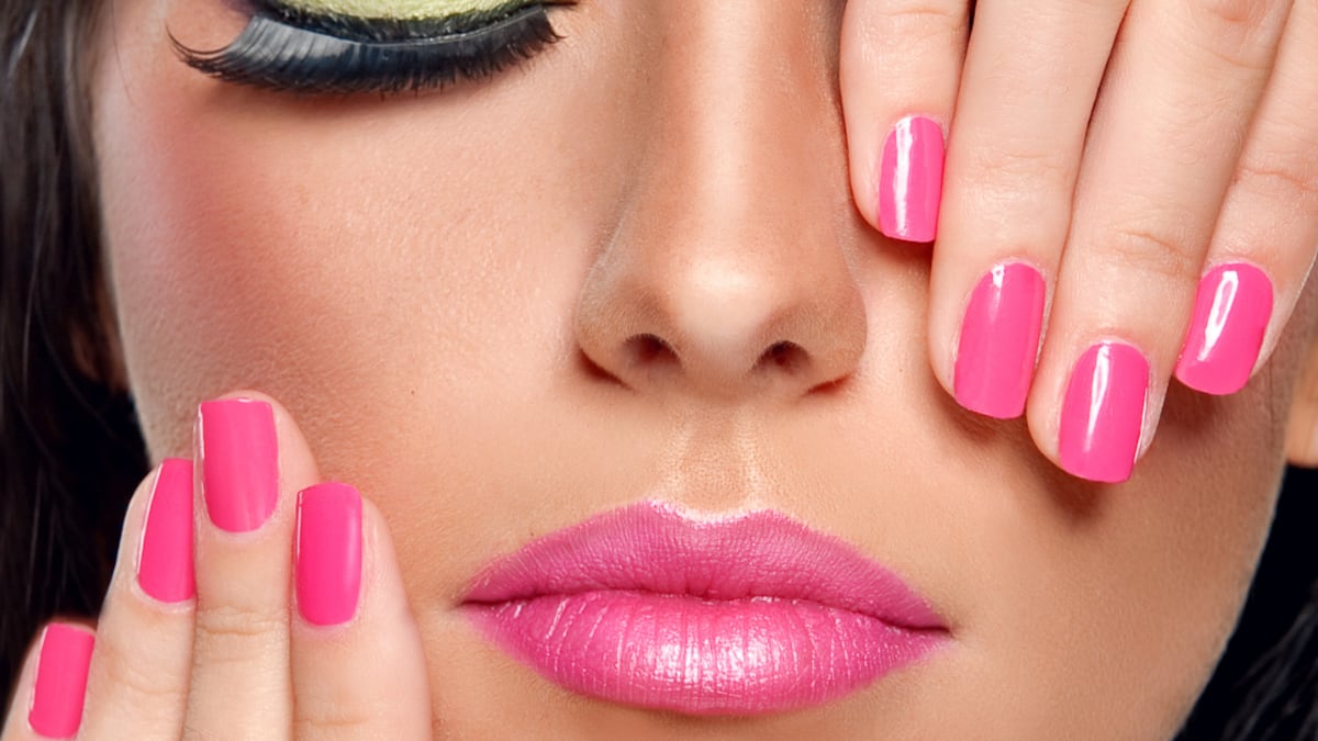 Estas son las uñas que le dan un giro completo al cásico francés.