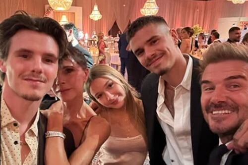 “¿Cómo sus padres lo permiten?”, Hijo de David y Victoria Beckham presume vacaciones con su novia 10 años mayor