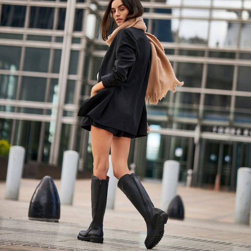 Vestidos con botas biker