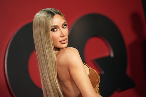 Kim Kardashian comparte extraña lencería con pelo sintético
