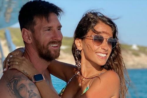 Messi se robó el show en la sensual foto en vestido de baño de Antonela Rocuzzo, su esposa