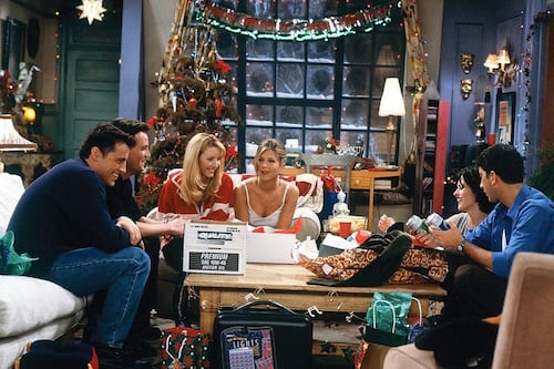 Guárdalos para el 25 de diciembre: los ocho episodios navideños de Friends por temporada