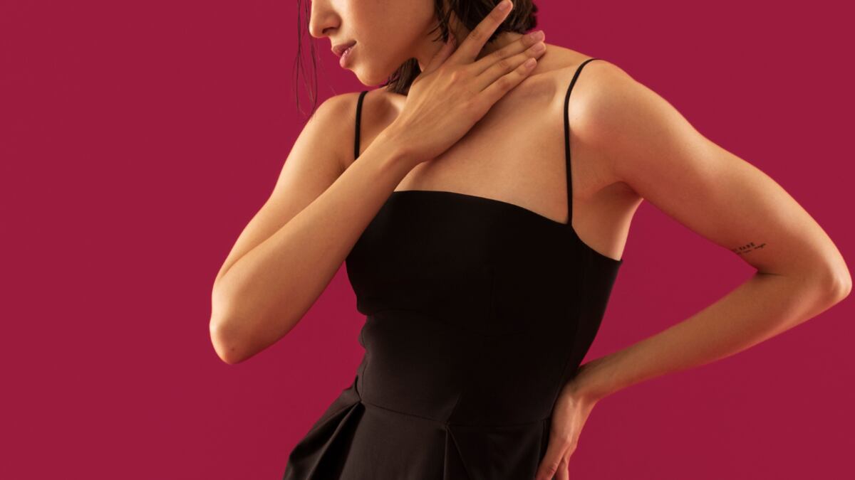 Este es el único vestido escotado que Carolina Herrera sí aprobaría.