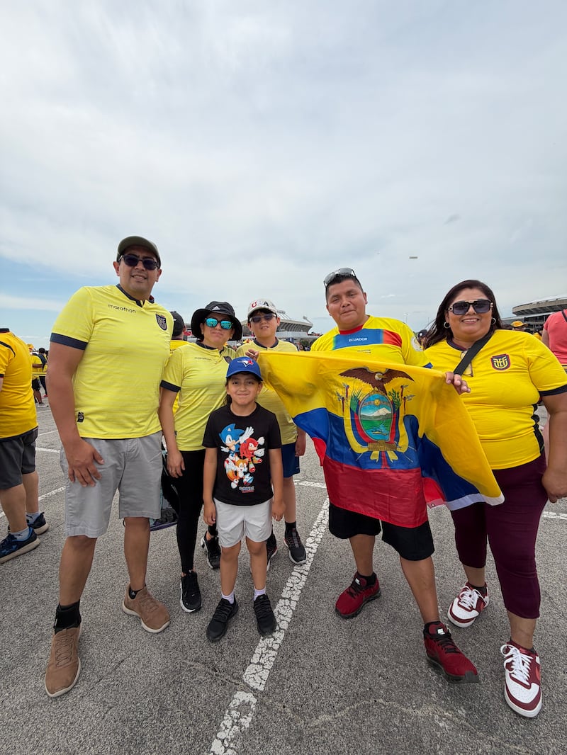 Los padres e hijos que cumplen el sueño de vivir un Mundial juntos