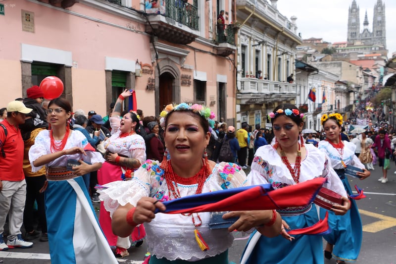 DESFILE DE LOS MERCADOS DE QUITO
