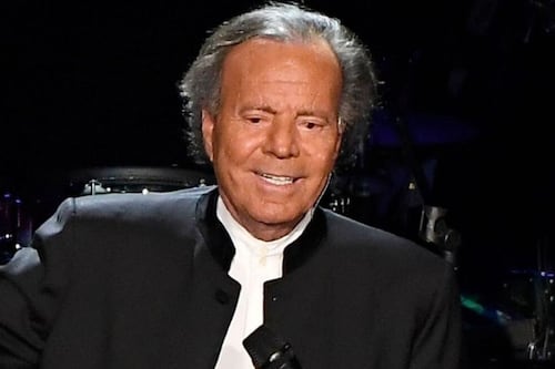 Esposa de Julio Iglesias se pronuncia luego de que el cantante negara las acusaciones en su contra