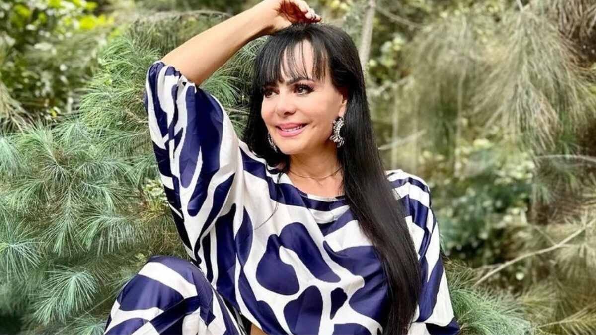 Maribel Guardia compartió unas candentes fotografías con un sexy vestido que dejó poco a la imaginación.