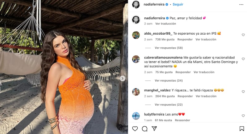 Nadia Ferreira luciendo su embarazo en la playa