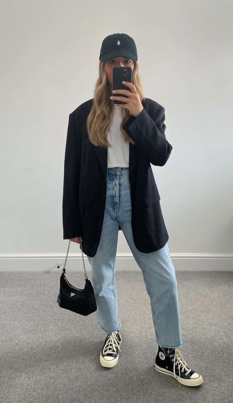 Mom jeans con converse