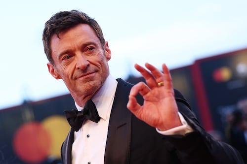 “No le deseo felicidad”: Hugh Jackman se deja ver con su novia pero internautas lo tunden por esto