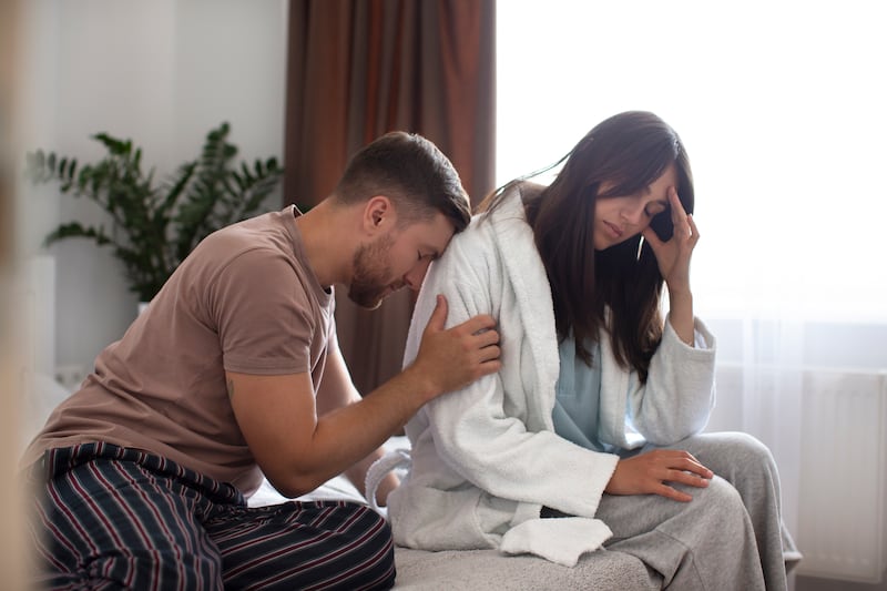 Así se comporta un hombre cuando ya no te ama pero no quiere soltarte