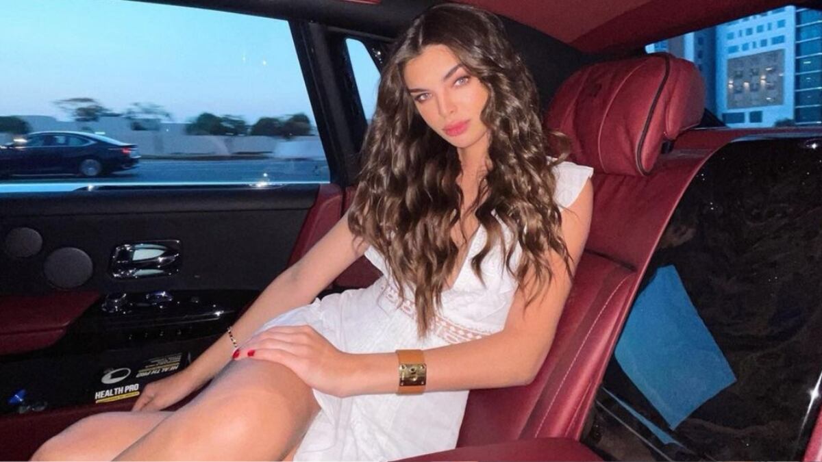 Nadia Ferreira regresó a las pasarelas de Balmain con los zapatos más difíciles de combinar.