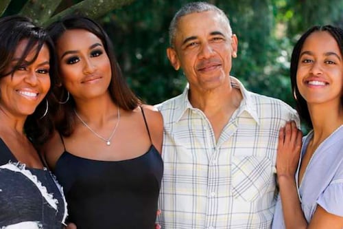 Hijas de Barack y Michelle Obama muestran su gran estilo y lo mucho que han crecido en una noche de fiesta