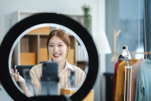 China exigirá títulos a influencers que hablen sobre temas profesionales