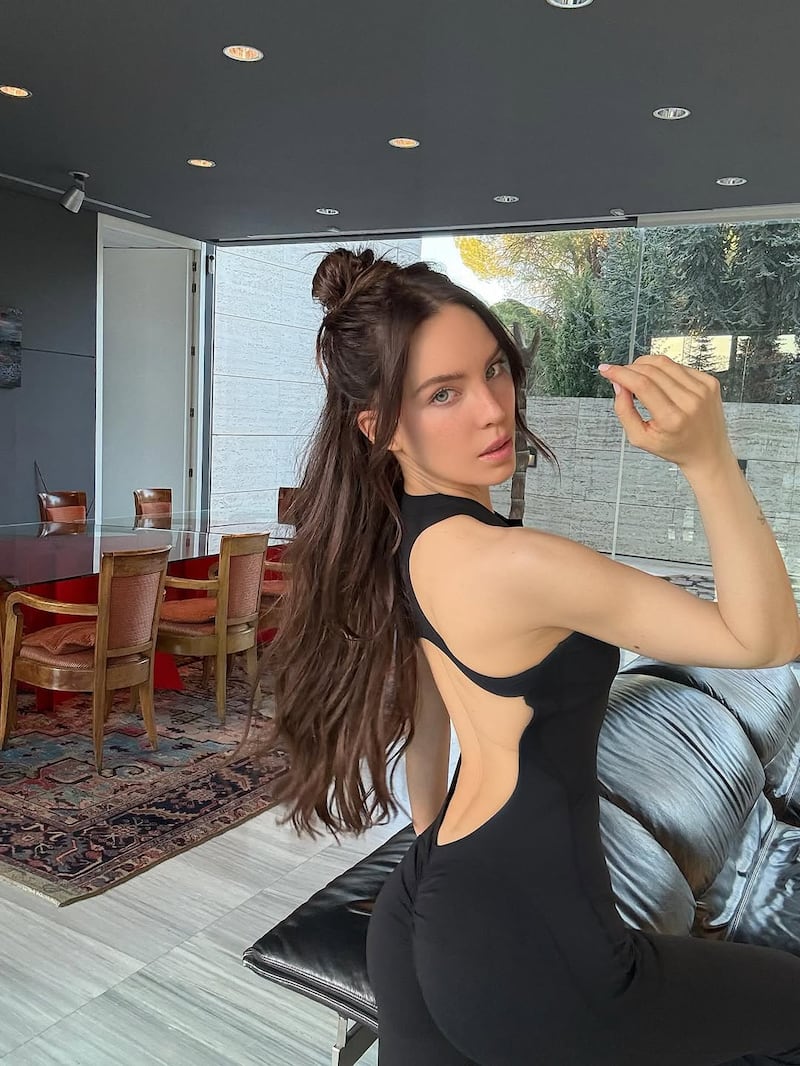 Belinda en su "brunette era"