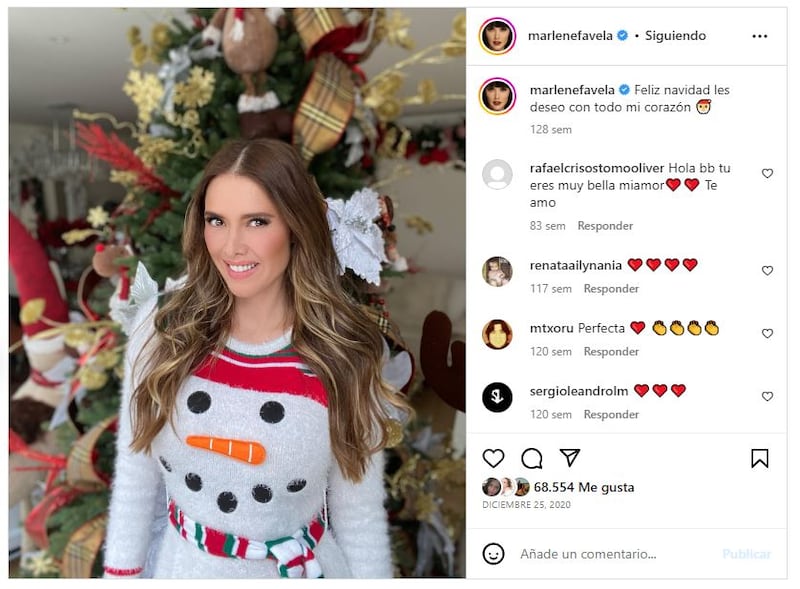Marlene Favela en un vestido de muñeca de nieve el 25 de diciembre de 2020